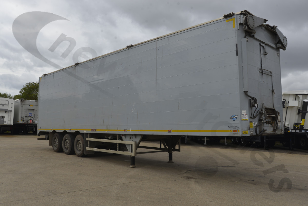 Used 2018 Titan Heavy Waste & Landfill Moving Floor Trailer