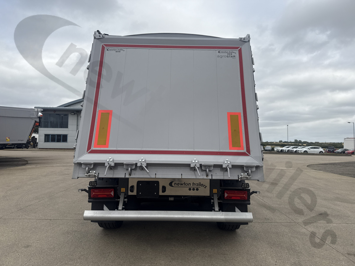 New 2025 STAS Watertight Tipping Trailer