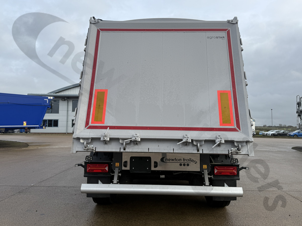 New 2025 STAS Watertight Tipping Trailer
