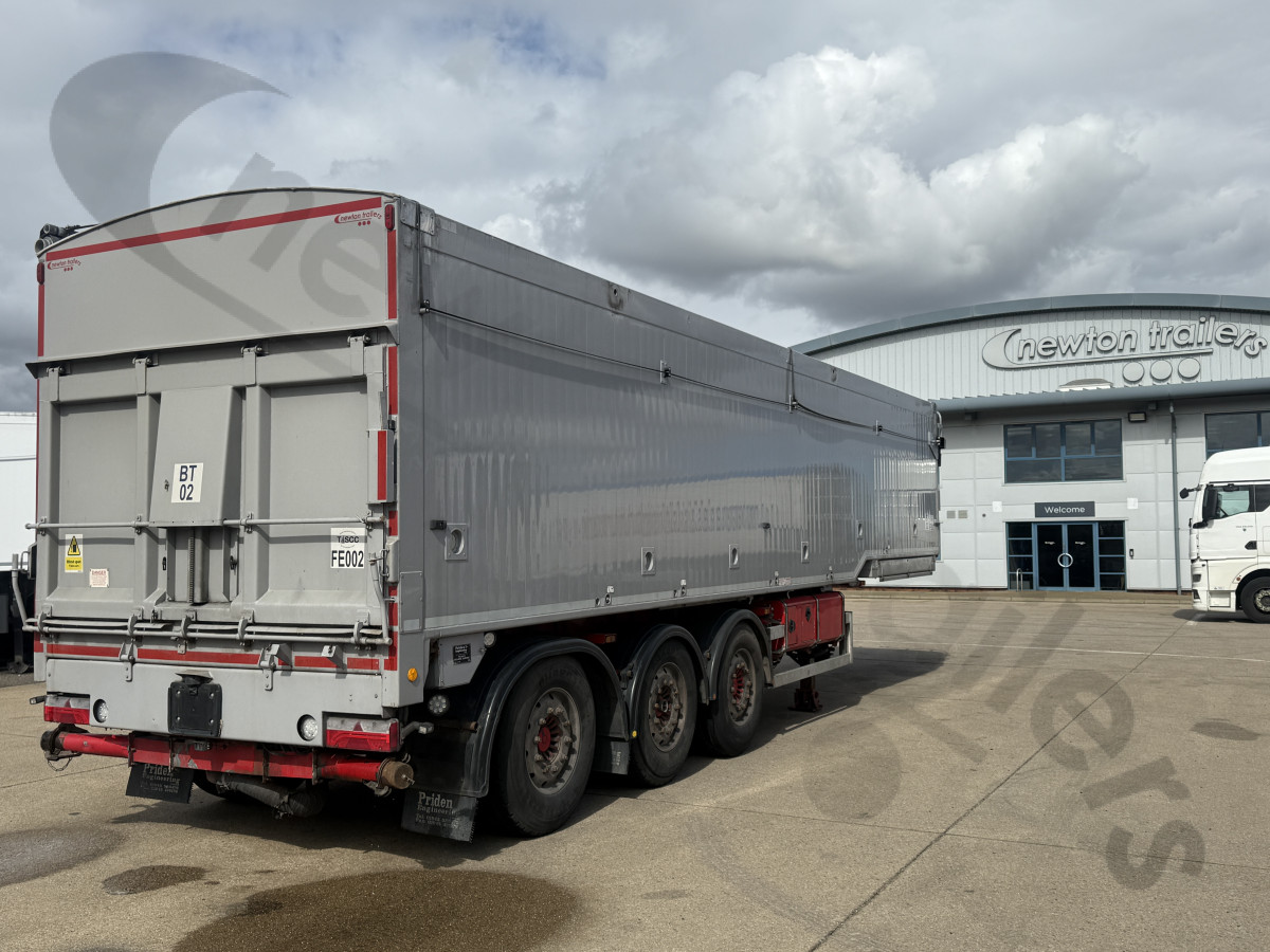 Used 2015 Priden Blowing Tipping Trailer