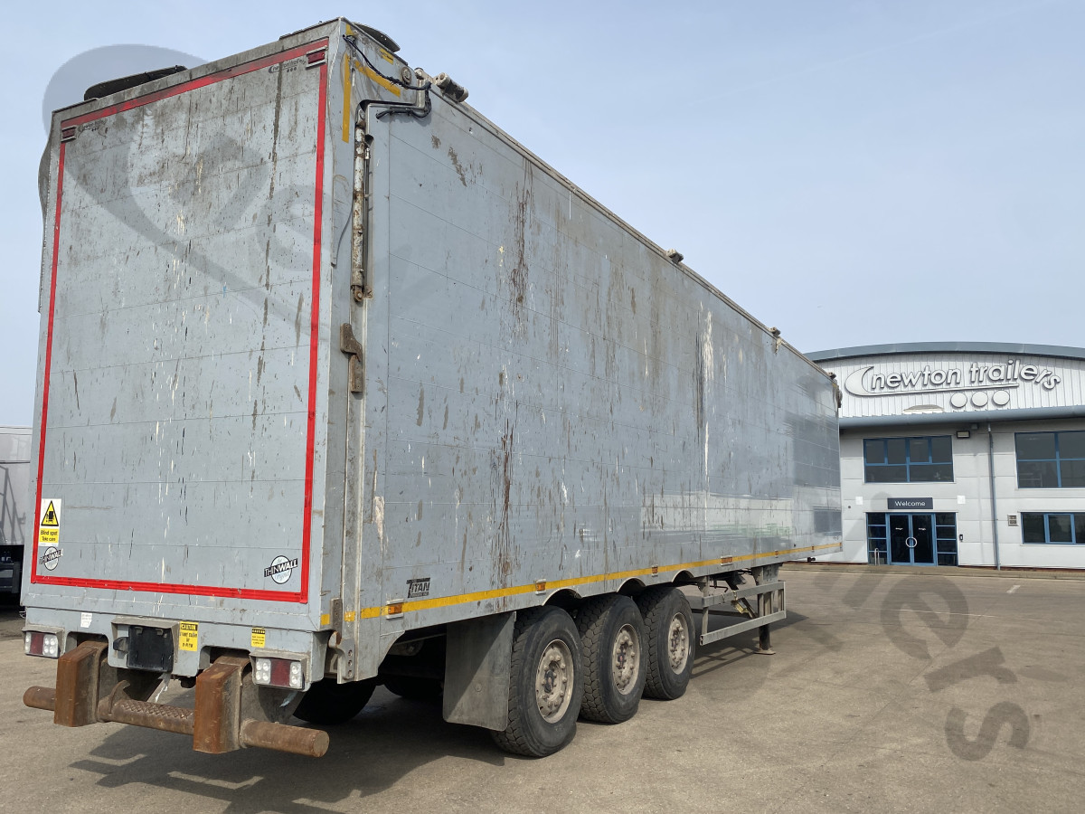 Used 2016 Titan Heavy Duty Waste & Landfill Moving Floor Trailer Hydraulic Door