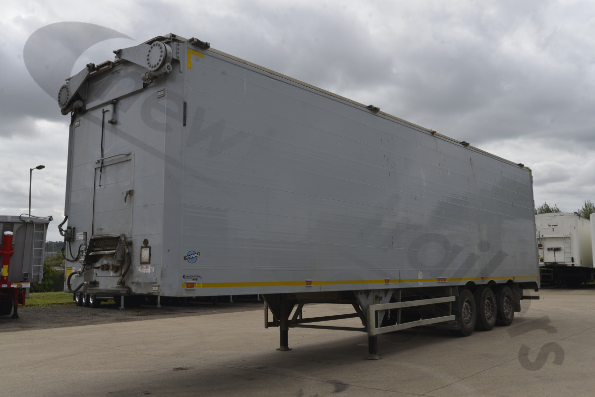 Used 2018 Titan Heavy Waste & Landfill Moving Floor Trailer