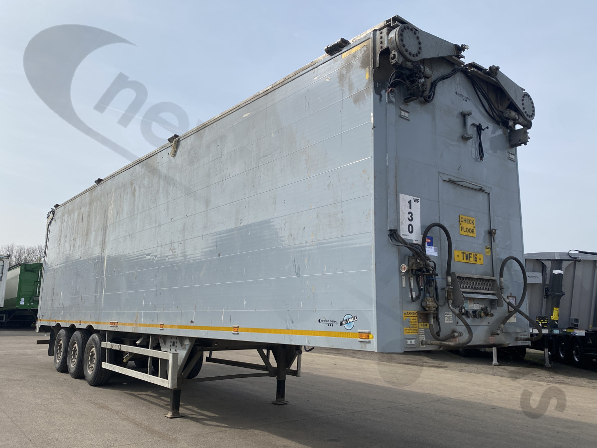 Used 2016 Titan Heavy Duty Waste & Landfill Moving Floor Trailer Hydraulic Door