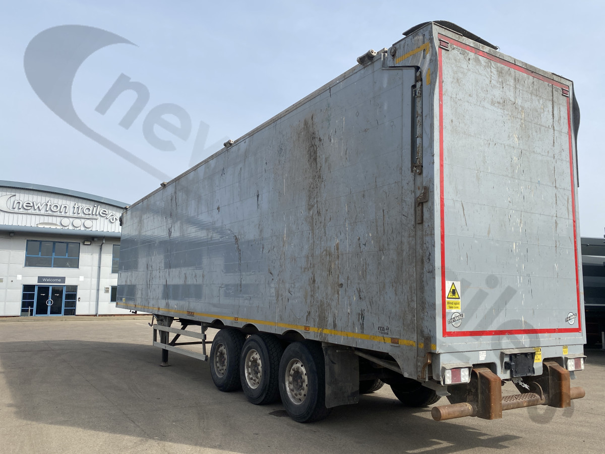 Used 2016 Titan Heavy Duty Waste & Landfill Moving Floor Trailer Hydraulic Door